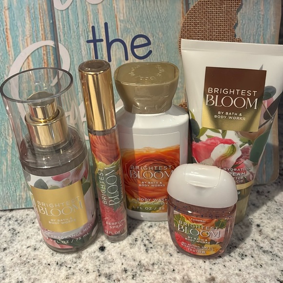 Bath and body Works, brightest, bloom, travel, size gift, set all in one - Picture 2 of 3